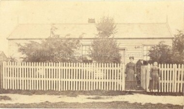 Photograph (Item), House With Mrs Townsend (Nee Ellis) And Maid, Malmsbury c1880