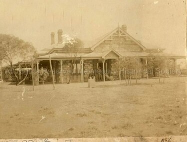 Photograph (Item), B/W A Stone House Coolgardie, Malmsbury c1900