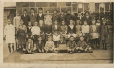 Postcard (Item), Postcard Malmsbury State School Students, Malmsbury c1920