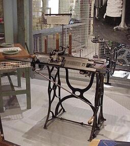 Knitting Machine