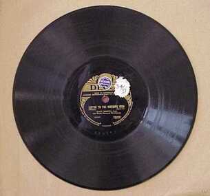 Record, Gramophone, Listen to the mocking bird & Les filles de cadiz