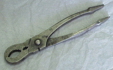 Pliers