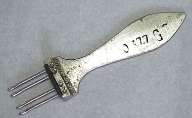 Decker holder with needles
