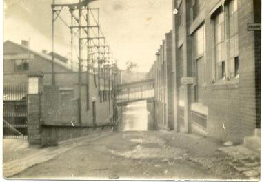 Photograph, Yarra Falls: Yarra flood, early 1930's