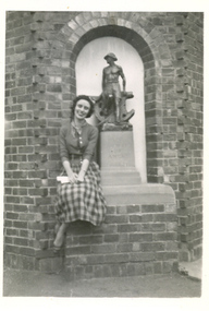 Photograph, [Isobel Pratt]