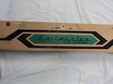 Knitting machine and instructions