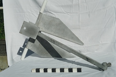 folding fluke anchor, for use in sand