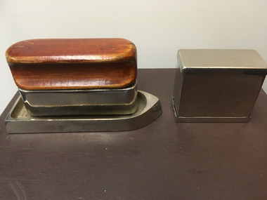 "Boudoir" Travelling Iron 14cm.  Wooden handle.  With instruction leaflet, c.1928