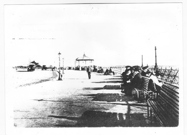 Photograph, Upper Esplanade, St Kilda, c. 1900 - 1910