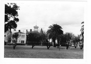 Postcard, Graeme S Breydon, 6 Dickens St, St Kilda