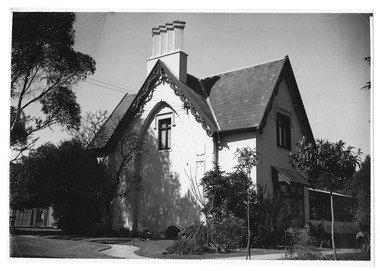 Photograph, Herald Sun, Glenfern, 417 Inkerman St, St Kilda