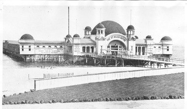 Photograph, The St Kilda Baths, 1915-16