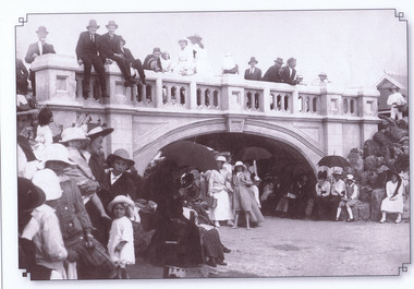 Photograph, Catani Arch, St Kilda Foreshore 1916, c.1916