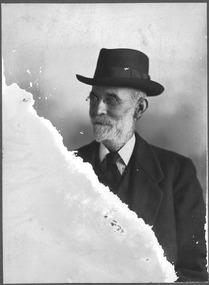 Photograph, Mr Fred Klaerr?