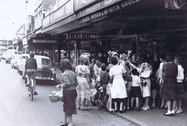 Photograph, Fogarty's Grocery & Spirit Store, Carlisle St, St Kilda, c. 1960