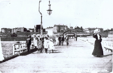 Photograph, St Kilda Pier and Esplanade, c. 1906