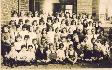 Photograph, Elwood Primary School 3942, Grade 1B, 1921, c. 1920s