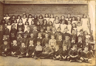 Photograph, St Kilda Park Primary School Class 2A, c1903, c. 1903