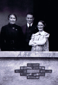 Photograph, Addie, Mervyn and Catherine Frazer, c. 1940