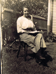 Photograph, Irene Keeley (nee Upton), c. 1922