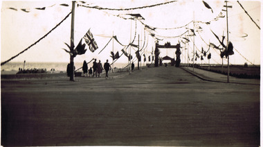 Photograph, St Kilda Pier, c. 1927