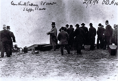 Print, Exhumation of Glen Huntly Pioneers, 27/08/ 1898