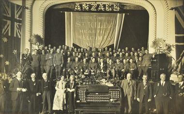 Photograph, Presentation of Medallions to St Kilda 1914 ANZACs May 14th 1919