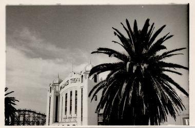 Photograph - Street scene, The Esplanade, St Kilda, c1980s