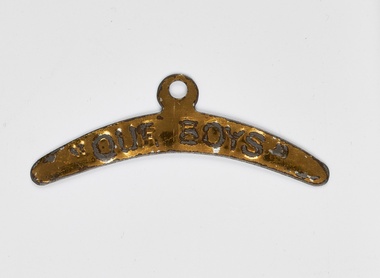 Badge - WWI souvenir, Boomerang badge, 1914-1918