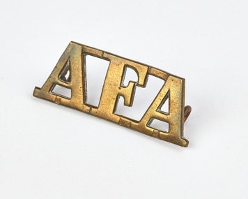 Badge - Military badge, Stokes & Sons medal makers, Australian Field Artillery shoulder title badge, 1910-1912