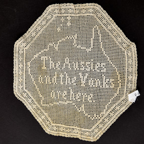 Souvenir - Doily, The Aussies and the Yanks are here, 1939-1945
