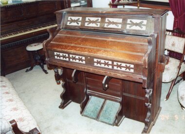 Photograph, Estey Organ  -- Coloured