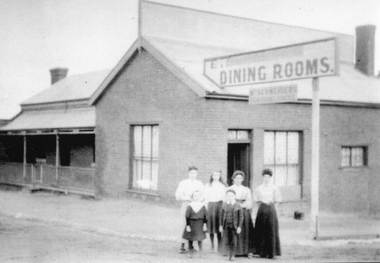 Photograph, Schneider's boarding house cnr. Victoria & St Georges Street. Stawell c 1901