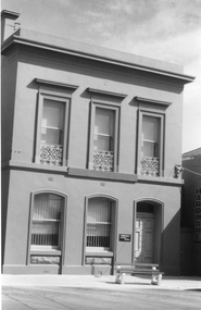 Photograph, O’Driscoll’s at 171 Main Street Stawell -- Former Oriental Bank & Australasia Bank. c 1884