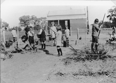 Photograph, Bellellen State School Students gardening c 1920's
