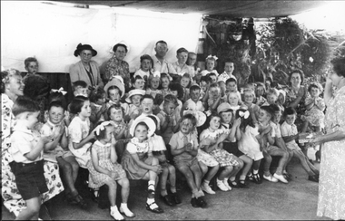 Photograph, Mrs Attrills performing dogs Aussie and Rex