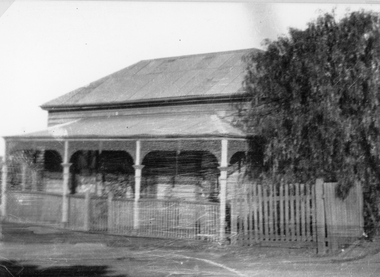 Photograph, Upper Main Street Stawell with a Weatherboard Home – Reeve Family