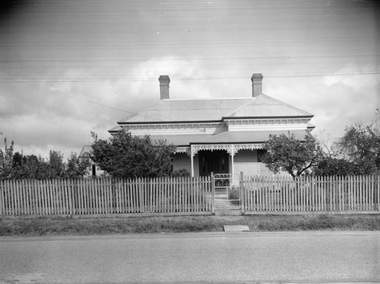 Photograph, Weatherboard Home in Napier Street