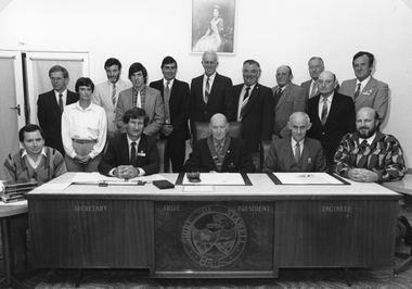 Photograph, Councillors & Staff of Shire of Stawell 1988