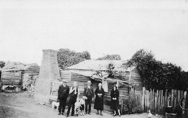 Photograph, Gilbert Family Group in Patrick Street Stawell at the old Tom and Sarah Berry home circa 1912