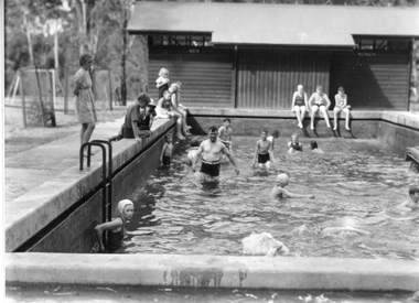 Photograph, Hall’s Gap Swimming Pool opposite the shops