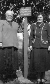 Photograph, Mrs C Rea & Mrs M Barnett beside the Wooden Plaque at Big Hill