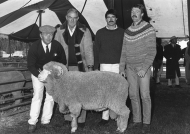 Photograph, Marnoo Field Day & Sale 1991