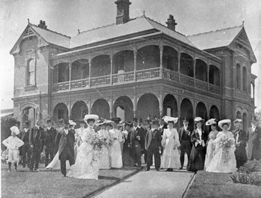 Photograph, Miss Eugenie Simmons marrying Mr George Hobbs at the 2 story house "Oban" 1900 -- House built 1898