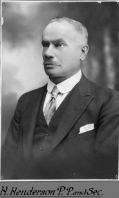 Photograph, Mr Harry Henderson Past President and Secretary of Stawell Athletic Club -- Studio Portrait