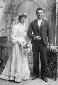Photograph, Miss Elizabeth McWherton Currie & Mr Albert Charles Dunn's Wedding at Great Western 1902