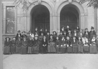 Photograph, “Home to Stawell” with a group of people at the Town Hall 1922