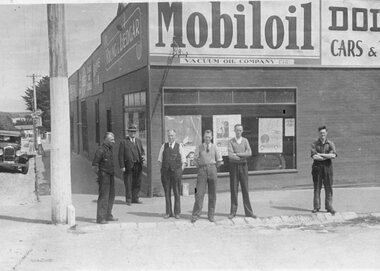 Photograph, Young & Ledgars Garage on the corner of Scallan and Wimmera Streets