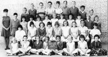 Photograph, Stawell West Primay School Number 4936 -- Grade 5 1967