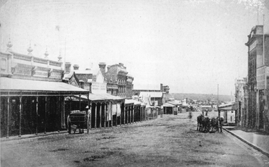 Photograph, Central Main Street Stawell looking West with the Large brick building on right later occupied by Coles, Fosseys and Lyal Eales